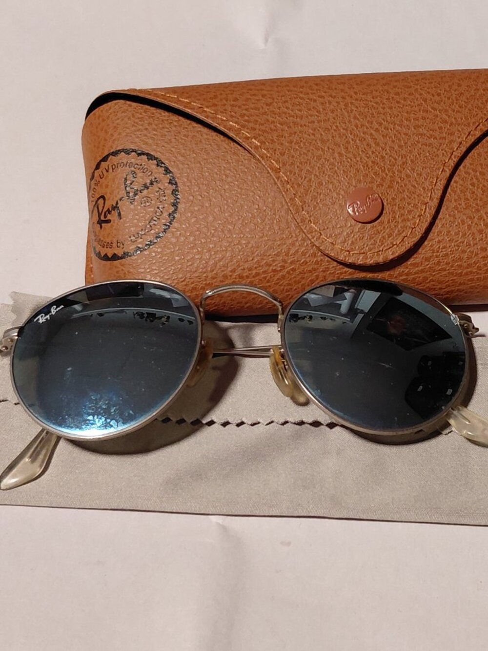 Ray-Ban Round Metal Sunglasses - Silver Frame & Case